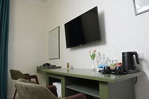 AirPlaza Hotel