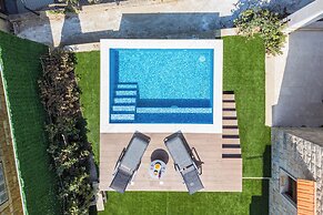Beit Salima 3BR House with Pool