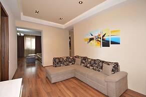 Apartment by Luxe Group DI888