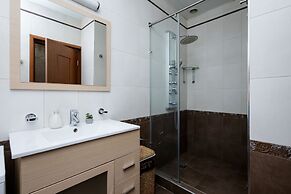 Apartment by Luxe Group DI888