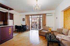 Apartment by Luxe Group DI888