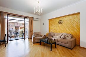 Apartment by Luxe Group DI888