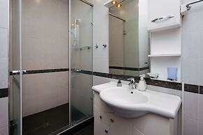 Apartment by Luxe Group DI888