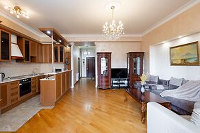 Apartment by Luxe Group DI888