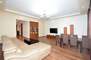 Apartment by Luxe Group DI888