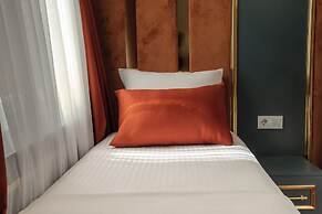 Taksim Crown Hotel