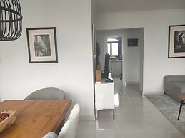 Apartment - Sleeps 4 - Pool - Balcony - Parking