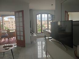 Apartment - Sleeps 4 - Pool - Balcony - Parking