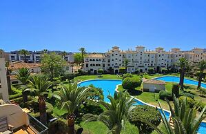 Apartment - Sleeps 4 - Pool - Balcony - Parking