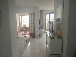 Apartment - Sleeps 4 - Pool - Balcony - Parking