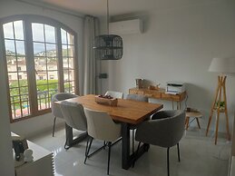 Apartment - Sleeps 4 - Pool - Balcony - Parking