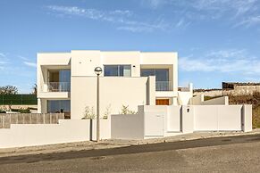 Ericeira Modern & Bright by Homing
