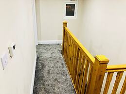 Small 3 Bed Flat Near Heathrow
