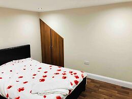 Small 3 Bed Flat Near Heathrow