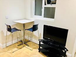 Small 3 Bed Flat Near Heathrow