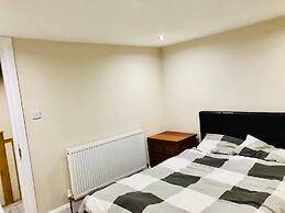 Small 3 Bed Flat Near Heathrow