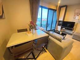 2 Bed Room Great Location & Pool
