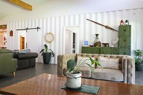 Amori Villa & Cabin