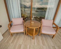Tribhuwana Padma Lake Resort
