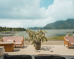 Tribhuwana Padma Lake Resort