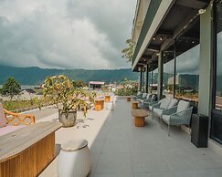 Tribhuwana Padma Lake Resort