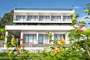 Tribhuwana Padma Lake Resort