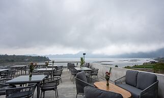 Tribhuwana Padma Lake Resort
