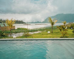 Tribhuwana Padma Lake Resort