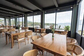 Tribhuwana Padma Lake Resort
