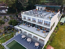 Tribhuwana Padma Lake Resort