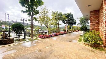 Moon Garden Hotel