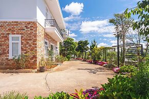 Moon Garden Hotel
