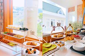 Moon Garden Hotel