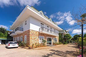 Moon Garden Hotel