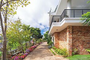 Moon Garden Hotel