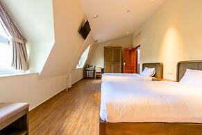 Moon Garden Hotel