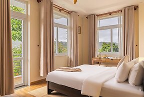 Moon Garden Hotel