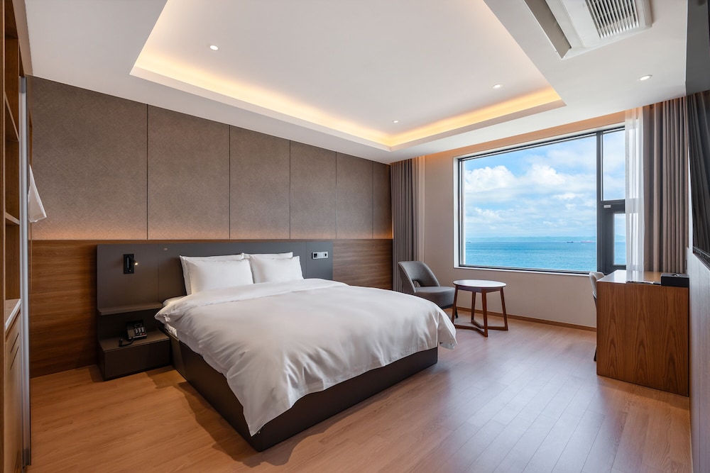 Pohang Yeongildae Beach Hotel