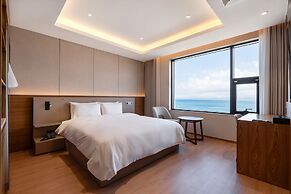 Pohang Yeongildae Beach Hotel