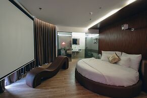 Love in the Atlantis Hotel