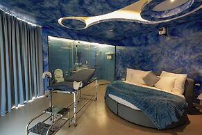 Love in the Atlantis Hotel