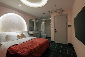 Love in the Atlantis Hotel