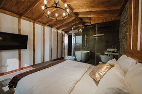 Love in the Atlantis Hotel