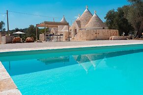 Trulli Scacciapensieri con Piscina