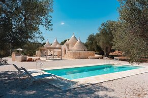 Trulli Scacciapensieri con Piscina