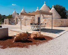 Trulli Scacciapensieri con Piscina