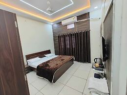 Hotel J-Laxmi Palace