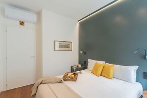 Como Volta Square With Terrace by Rent all Como