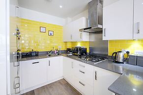 Foxherne 6 Bed & 3 Bath Serviced Hse -20