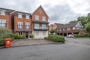 Foxherne 6 Bed & 3 Bath Serviced Hse -20